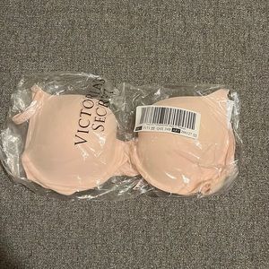 Victoria’s Secret T-Shirt Bra. NWT